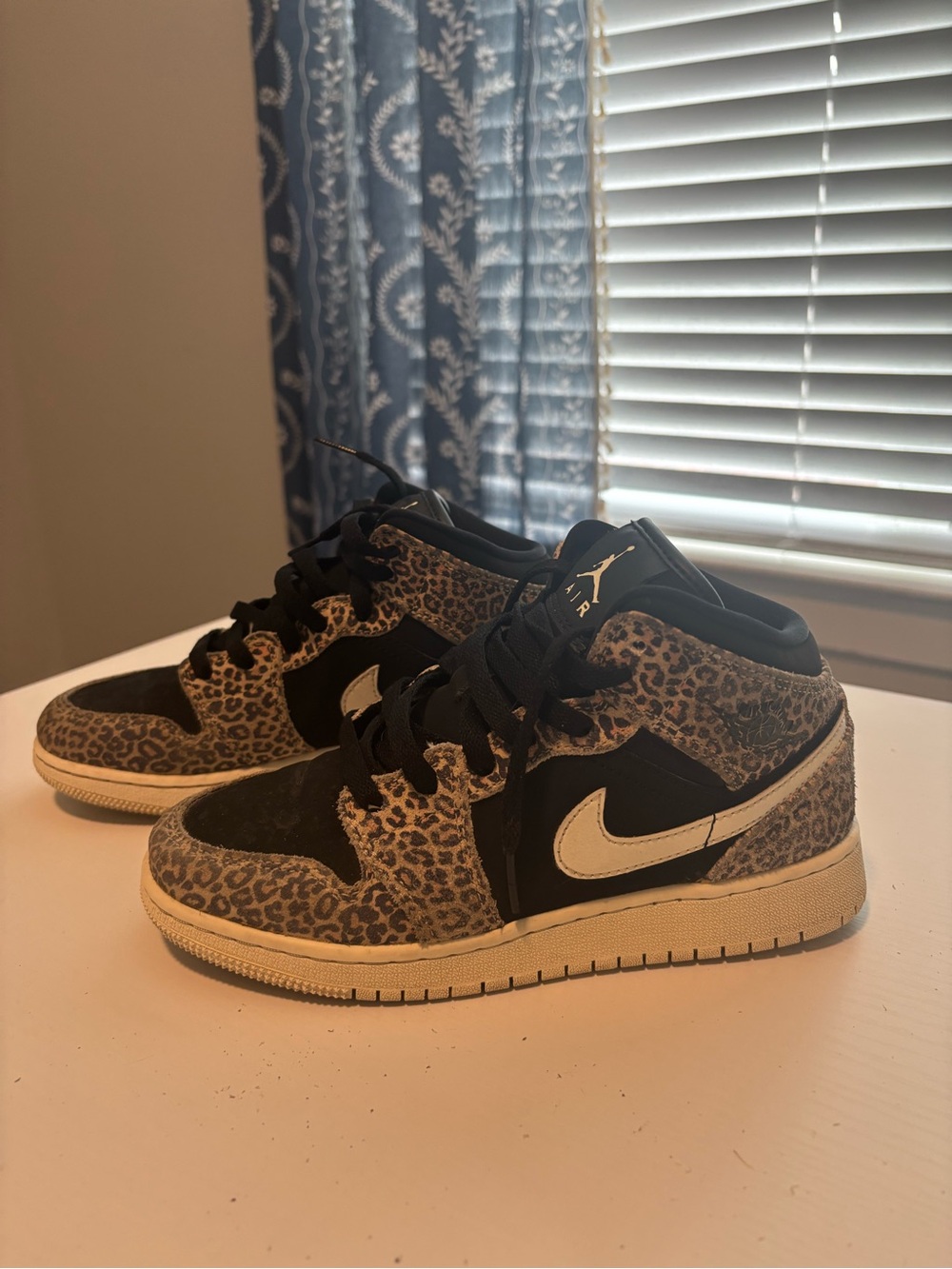 Jordan l Mid SE Leopard (GS) - Picture 3 of 9